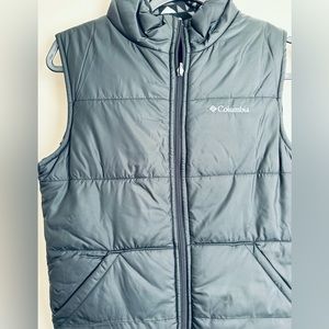 Columbia Black/Grey Reversible Puffer vest. Boys Size Large (14/16). NWOT!